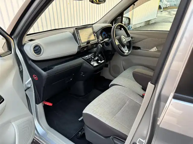 日産 デイズ X 滋賀県 2020(令2)年 6.1万km スターリングシルバーM 純正9インチナビ/・フルセグTV/FM/AM/CD/DVD/・Bluetooth/SD/AUX/全方位カメラ/ステアリングスイッチ/ドライブレコーダー/ETC/エマージェンシーブレーキ/コーナーセンサー/車線逸脱警報/先行車発進お知らせ/速度標識表示/道路標識表示/ふらつき警報/オートライト/オートハイビーム/電格ウィンカーミラー/プッシュスタート/スマートキー/ドアバイザー/ベンチシート