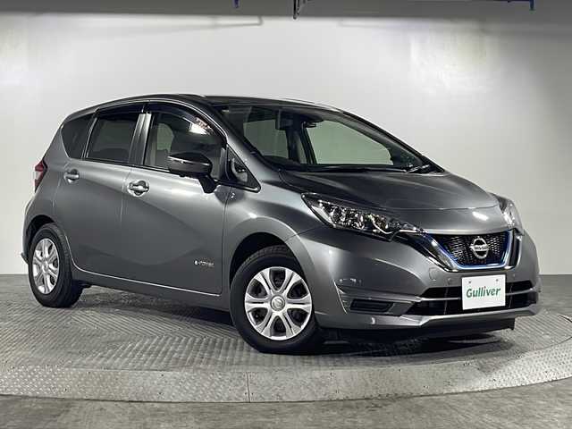 日産 ノート e－パワー X 沖縄県 2017(平29)年 2.6万km ガンＭ 県外仕入れ/禁煙車/エマジェンシーブレーキ/純正ナビ/・ＣＤ／ＤＶＤ/・Ｂｌｕｅｔｏｏｔｈ／フルセグＴＶ/アラウンドビューカメラ/バックカメラ/ドライブレコーダー前方/ＥＴＣ/スペアキー/取扱説明書