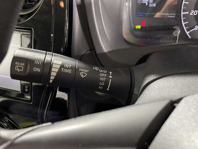 日産 ノート e－パワー X 沖縄県 2017(平29)年 2.6万km ガンＭ 県外仕入れ/禁煙車/エマジェンシーブレーキ/純正ナビ/・ＣＤ／ＤＶＤ/・Ｂｌｕｅｔｏｏｔｈ／フルセグＴＶ/アラウンドビューカメラ/バックカメラ/ドライブレコーダー前方/ＥＴＣ/スペアキー/取扱説明書