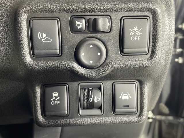 日産 ノート e－パワー X 沖縄県 2017(平29)年 2.6万km ガンＭ 県外仕入れ/禁煙車/エマジェンシーブレーキ/純正ナビ/・ＣＤ／ＤＶＤ/・Ｂｌｕｅｔｏｏｔｈ／フルセグＴＶ/アラウンドビューカメラ/バックカメラ/ドライブレコーダー前方/ＥＴＣ/スペアキー/取扱説明書