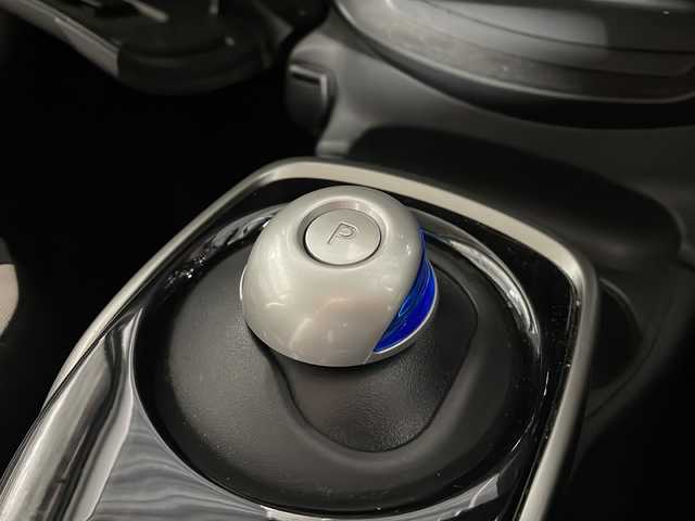 日産 ノート e－パワー X 沖縄県 2017(平29)年 2.6万km ガンＭ 県外仕入れ/禁煙車/エマジェンシーブレーキ/純正ナビ/・ＣＤ／ＤＶＤ/・Ｂｌｕｅｔｏｏｔｈ／フルセグＴＶ/アラウンドビューカメラ/バックカメラ/ドライブレコーダー前方/ＥＴＣ/スペアキー/取扱説明書