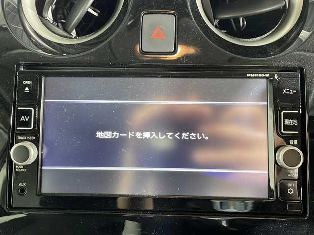 日産 ノート e－パワー X 沖縄県 2017(平29)年 2.6万km ガンＭ 県外仕入れ/禁煙車/エマジェンシーブレーキ/純正ナビ/・ＣＤ／ＤＶＤ/・Ｂｌｕｅｔｏｏｔｈ／フルセグＴＶ/アラウンドビューカメラ/バックカメラ/ドライブレコーダー前方/ＥＴＣ/スペアキー/取扱説明書