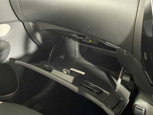 日産 ノート e－パワー X 沖縄県 2017(平29)年 2.6万km ガンＭ 県外仕入れ/禁煙車/エマジェンシーブレーキ/純正ナビ/・ＣＤ／ＤＶＤ/・Ｂｌｕｅｔｏｏｔｈ／フルセグＴＶ/アラウンドビューカメラ/バックカメラ/ドライブレコーダー前方/ＥＴＣ/スペアキー/取扱説明書