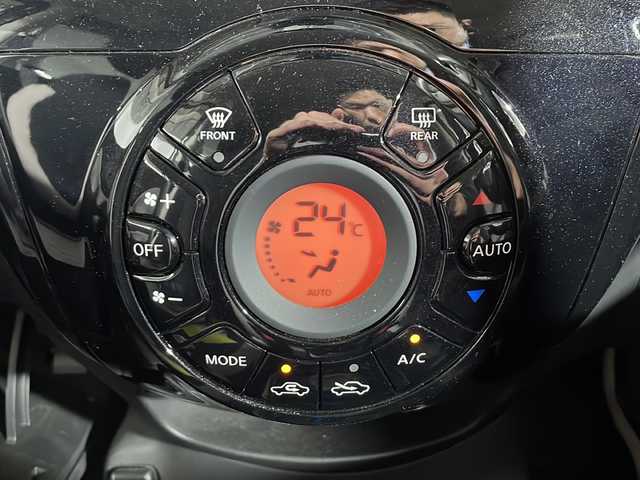 日産 ノート e－パワー X 沖縄県 2017(平29)年 2.6万km ガンＭ 県外仕入れ/禁煙車/エマジェンシーブレーキ/純正ナビ/・ＣＤ／ＤＶＤ/・Ｂｌｕｅｔｏｏｔｈ／フルセグＴＶ/アラウンドビューカメラ/バックカメラ/ドライブレコーダー前方/ＥＴＣ/スペアキー/取扱説明書