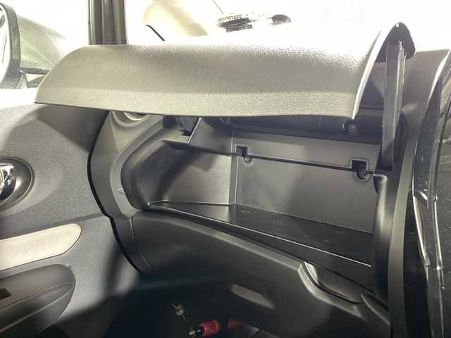 日産 ノート e－パワー X 沖縄県 2017(平29)年 2.6万km ガンＭ 県外仕入れ/禁煙車/エマジェンシーブレーキ/純正ナビ/・ＣＤ／ＤＶＤ/・Ｂｌｕｅｔｏｏｔｈ／フルセグＴＶ/アラウンドビューカメラ/バックカメラ/ドライブレコーダー前方/ＥＴＣ/スペアキー/取扱説明書