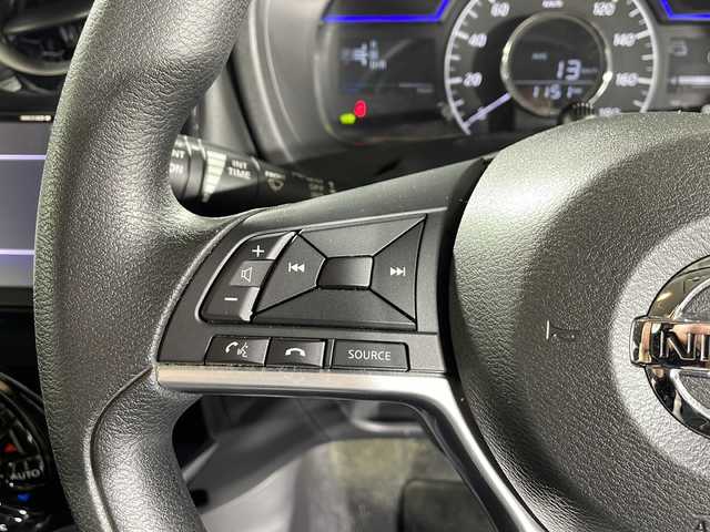 日産 ノート e－パワー X 沖縄県 2017(平29)年 2.6万km ガンＭ 県外仕入れ/禁煙車/エマジェンシーブレーキ/純正ナビ/・ＣＤ／ＤＶＤ/・Ｂｌｕｅｔｏｏｔｈ／フルセグＴＶ/アラウンドビューカメラ/バックカメラ/ドライブレコーダー前方/ＥＴＣ/スペアキー/取扱説明書