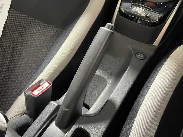 日産 ノート e－パワー X 沖縄県 2017(平29)年 2.6万km ガンＭ 県外仕入れ/禁煙車/エマジェンシーブレーキ/純正ナビ/・ＣＤ／ＤＶＤ/・Ｂｌｕｅｔｏｏｔｈ／フルセグＴＶ/アラウンドビューカメラ/バックカメラ/ドライブレコーダー前方/ＥＴＣ/スペアキー/取扱説明書