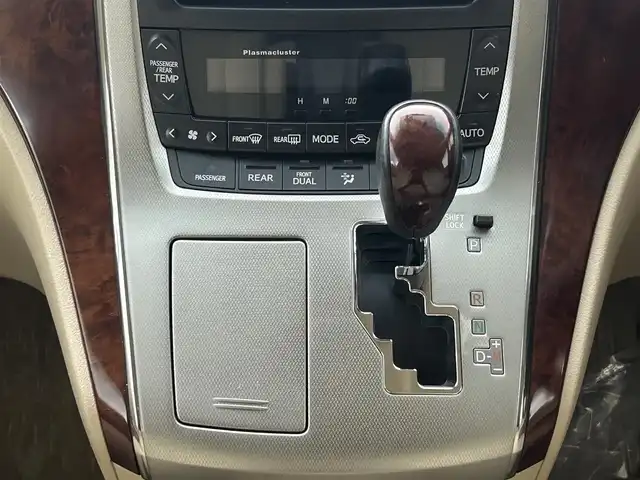 トヨタ アルファード 240G 埼玉県 2008(平20)年 10.8万km ゴールドパールクリスタルシャイン 純正ＨＤＤナビ　純正フリップダウンモニター　バックカメラ　フルセグ　ミュージックサーバー　ＤＮパワーシート　オットマン　両側パワースライドドア　前後ドライブレコーダー　前後コーナーセンサー