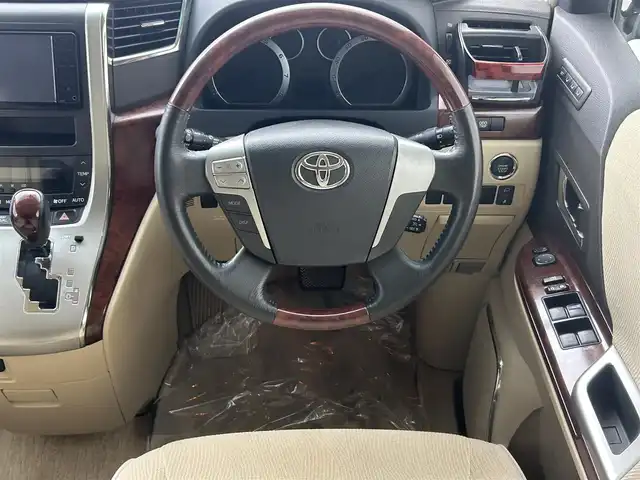トヨタ アルファード 240G 埼玉県 2008(平20)年 10.8万km ゴールドパールクリスタルシャイン 純正ＨＤＤナビ　純正フリップダウンモニター　バックカメラ　フルセグ　ミュージックサーバー　ＤＮパワーシート　オットマン　両側パワースライドドア　前後ドライブレコーダー　前後コーナーセンサー