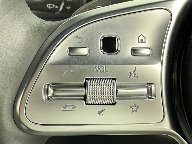 メルセデス・ベンツ ゲレンデヴァーゲン Ｇ３５０ｄ 千葉県 2019(令1)年 0.2万km オブシディアンブラック ユーザー買取/禁煙車/純正ナビ/Bluetooth/Apple Car Play/AM/FM/全方位カメラ/アダプティブクルーズコントロール/レーンキープアシスト/衝突被害軽減ブレーキ/フル液晶メーター（レイアウト変更機能付き）/ドライブモード/パドルシフト/マルチビームLEDライト/ナチュラルウォールナット本木製インパネ加飾/革巻きステアリング/ブラックレザーシート/スマートキー