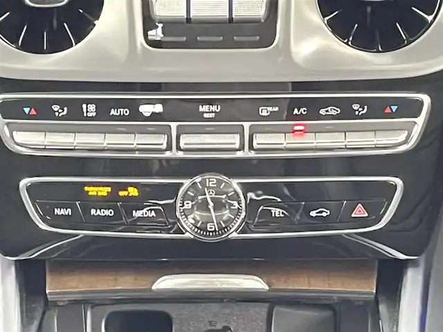 メルセデス・ベンツ ゲレンデヴァーゲン Ｇ３５０ｄ 千葉県 2019(令1)年 0.2万km オブシディアンブラック ユーザー買取/禁煙車/純正ナビ/Bluetooth/Apple Car Play/AM/FM/全方位カメラ/アダプティブクルーズコントロール/レーンキープアシスト/衝突被害軽減ブレーキ/フル液晶メーター（レイアウト変更機能付き）/ドライブモード/パドルシフト/マルチビームLEDライト/ナチュラルウォールナット本木製インパネ加飾/革巻きステアリング/ブラックレザーシート/スマートキー
