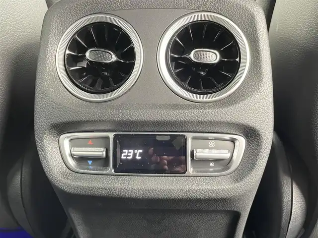 メルセデス・ベンツ ゲレンデヴァーゲン Ｇ３５０ｄ 千葉県 2019(令1)年 0.2万km オブシディアンブラック ユーザー買取/禁煙車/純正ナビ/Bluetooth/Apple Car Play/AM/FM/全方位カメラ/アダプティブクルーズコントロール/レーンキープアシスト/衝突被害軽減ブレーキ/フル液晶メーター（レイアウト変更機能付き）/ドライブモード/パドルシフト/マルチビームLEDライト/ナチュラルウォールナット本木製インパネ加飾/革巻きステアリング/ブラックレザーシート/スマートキー