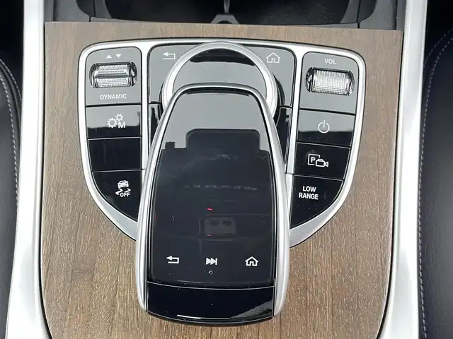 メルセデス・ベンツ ゲレンデヴァーゲン Ｇ３５０ｄ 千葉県 2019(令1)年 0.2万km オブシディアンブラック ユーザー買取/禁煙車/純正ナビ/Bluetooth/Apple Car Play/AM/FM/全方位カメラ/アダプティブクルーズコントロール/レーンキープアシスト/衝突被害軽減ブレーキ/フル液晶メーター（レイアウト変更機能付き）/ドライブモード/パドルシフト/マルチビームLEDライト/ナチュラルウォールナット本木製インパネ加飾/革巻きステアリング/ブラックレザーシート/スマートキー