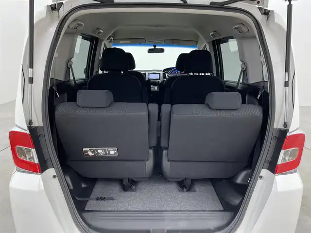 ホンダ フリード ハイブリット ジャストセレクション 福岡県 2014(平26)年 8.6万km ホワイトオーキッドパール 純正ナビ（ＢＴ，フルセグＴＶ）　/バックカメラ　/ビルトインＥＴＣ　/クルーズコントロール　/横滑り防止装置　/ＥＣＯＮ　/アイドリングストップ　/両側電動スライドドア　/電動格納式ドアミラー　/純正フロアマット