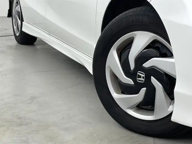 ホンダ フリード ハイブリット ジャストセレクション 福岡県 2014(平26)年 8.6万km ホワイトオーキッドパール 純正ナビ（ＢＴ，フルセグＴＶ）　/バックカメラ　/ビルトインＥＴＣ　/クルーズコントロール　/横滑り防止装置　/ＥＣＯＮ　/アイドリングストップ　/両側電動スライドドア　/電動格納式ドアミラー　/純正フロアマット