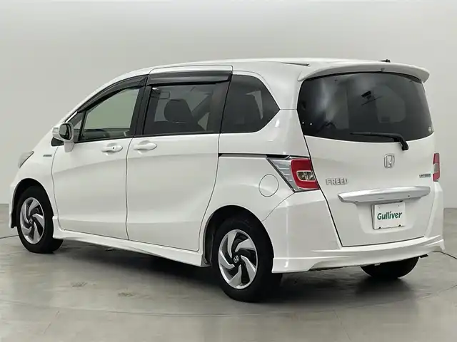ホンダ フリード ハイブリット ジャストセレクション 福岡県 2014(平26)年 8.6万km ホワイトオーキッドパール 純正ナビ（ＢＴ，フルセグＴＶ）　/バックカメラ　/ビルトインＥＴＣ　/クルーズコントロール　/横滑り防止装置　/ＥＣＯＮ　/アイドリングストップ　/両側電動スライドドア　/電動格納式ドアミラー　/純正フロアマット
