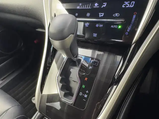 トヨタ ハリアー プレミアム 広島県 2018(平30)年 3.5万km ホワイトパールクリスタルシャイン TRDエアロ（フロント/サイド/リアアンダー)/純正9インチSDナビ/（フルセグTV/CD/DVD/SD/BT/HDMI)/電動リアゲート/ハーフレザーシート/バックカメラ/ドライブレコーダー/ETC/トヨタセーフティセンス/・レーンキープアシスト/・衝突被害軽減システム/・アダクティブクルーズコントロール/オートマチックハイビーム/オートブレーキホールド/純正18インチAW/カーテンエアバッグ/純正フロアマット/純正LEDヘッドライト