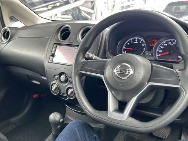日産 ノート X 埼玉県 2018(平30)年 1.5万km ブリリアントシルバー