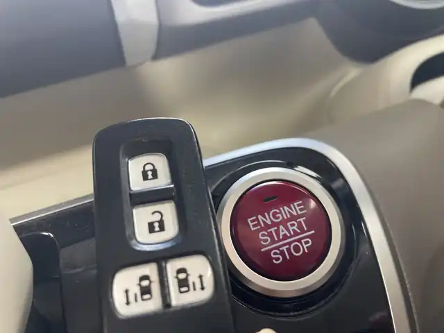 ホンダ Ｎ ＢＯＸ G Lパッケージ 群馬県 2015(平27)年 5.2万km カトラリーシルバーM 純正ディスプレイオーディオ　バックカメラ　両側電動スライドドア　ＥＴＣ　ステアリングスイッチ　リアロールカーテン　スマートキー　横滑り防止装置　ヘッドライトレベライザー　ウィンカーミラー　禁煙車