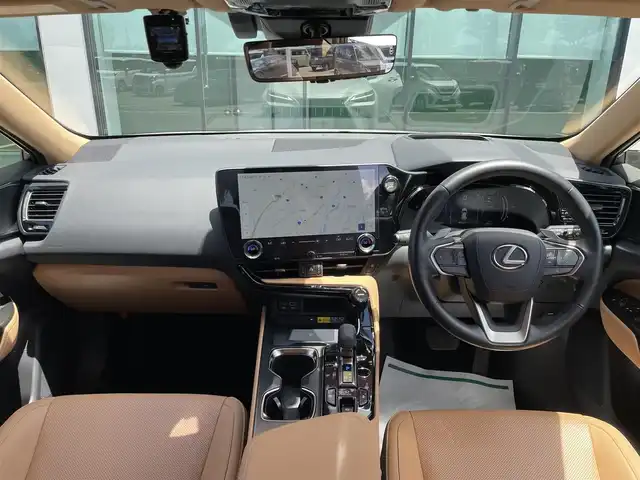 レクサス ＮＸ 250 バージョンL 和歌山県 2023(令5)年 1万km ソニッククォーツ 純正ナビ/パノラミックビューモニター/革巻きステアリング/サンルーフ/三眼LEDヘッドライト/レザーシート/パワーシート/ポジションメモリー/シートヒーター/シートエアベンチレーション/ステアリングヒーター/純正アルミホイール/ドライブレコーダー/パワーバックドア/置くだけ充電/プリクラッシュセーフティー/BSM/クリアランスソナー/フォグランプ
