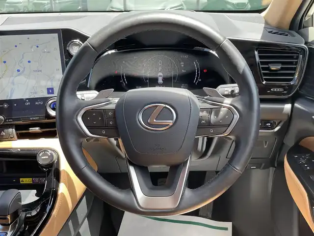 レクサス ＮＸ 250 バージョンL 和歌山県 2023(令5)年 1万km ソニッククォーツ 純正ナビ/パノラミックビューモニター/革巻きステアリング/サンルーフ/三眼LEDヘッドライト/レザーシート/パワーシート/ポジションメモリー/シートヒーター/シートエアベンチレーション/ステアリングヒーター/純正アルミホイール/ドライブレコーダー/パワーバックドア/置くだけ充電/プリクラッシュセーフティー/BSM/クリアランスソナー/フォグランプ