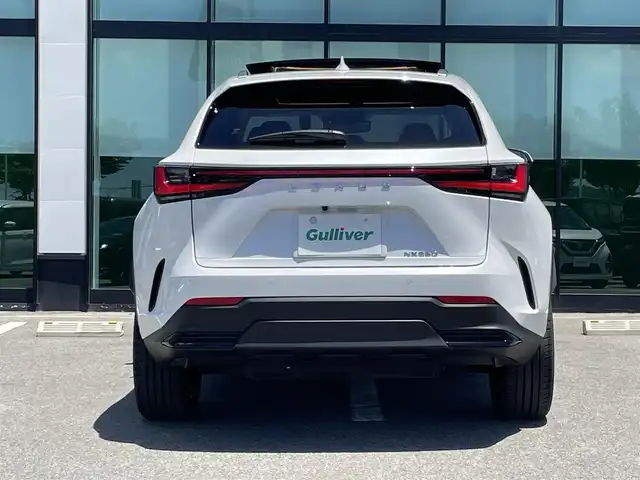 レクサス ＮＸ 250 バージョンL 和歌山県 2023(令5)年 1万km ソニッククォーツ 純正ナビ/パノラミックビューモニター/革巻きステアリング/サンルーフ/三眼LEDヘッドライト/レザーシート/パワーシート/ポジションメモリー/シートヒーター/シートエアベンチレーション/ステアリングヒーター/純正アルミホイール/ドライブレコーダー/パワーバックドア/置くだけ充電/プリクラッシュセーフティー/BSM/クリアランスソナー/フォグランプ