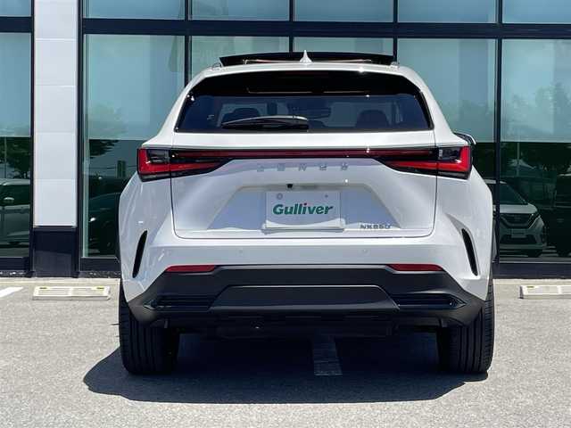 レクサス ＮＸ 250 バージョンL 和歌山県 2023(令5)年 1万km ソニッククォーツ 純正ナビ/パノラミックビューモニター/革巻きステアリング/サンルーフ/三眼LEDヘッドライト/レザーシート/パワーシート/ポジションメモリー/シートヒーター/シートエアベンチレーション/ステアリングヒーター/純正アルミホイール/ドライブレコーダー/パワーバックドア/置くだけ充電/プリクラッシュセーフティー/BSM/クリアランスソナー/フォグランプ