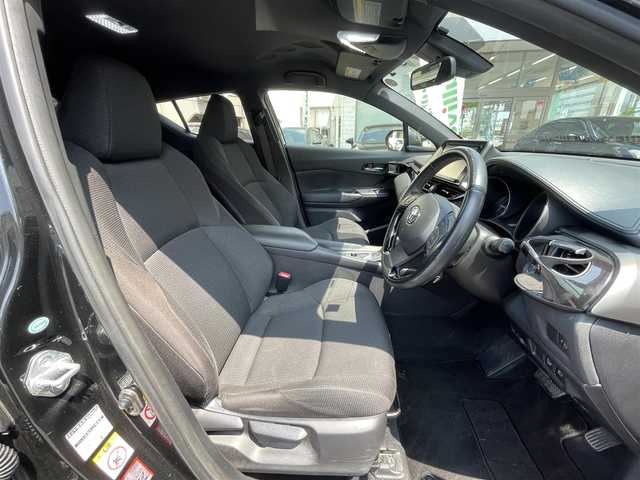 トヨタ Ｃ－ＨＲ S 岡山県 2017(平29)年 12.9万km ブラックマイカ 登録時走行距離128241キロ/純正9インチSDナビ/AM/FM/Bluetooth/TV/SD/DISC/モデリスタエアロ/Toyota Safety Sense/・プリクラッシュセーフティ/・レーンディパーチャーアラート/・オートマチックハイビーム/レーダークルーズコントロール/バックカメラ/純正17インチAW/純正フロアマット/プッシュスタート/スマートキー/ETC