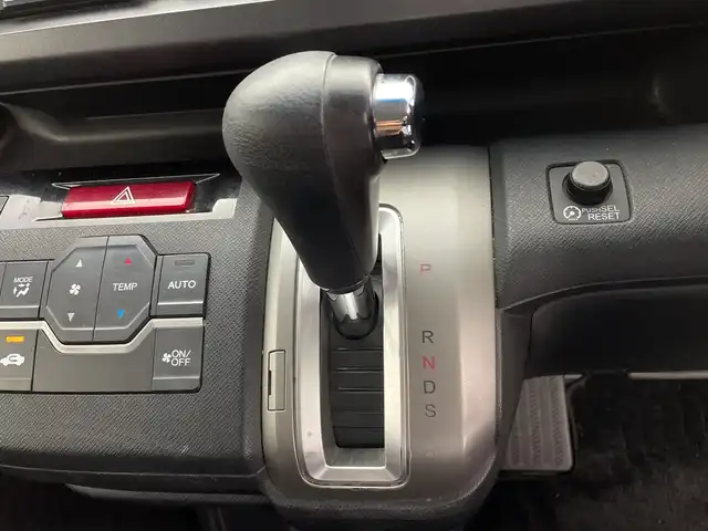 ホンダ ステップワゴン スパーダ Z HDDナビED 鹿児島県 2011(平23)年 14.7万km プレミアムホワイトパール ワンオーナー　/純正ナビ　/（フルセグ/Ｂｌｕｅｔｏｏｔｈ/CD/DVD)　/バックカメラ　/両側パワースライドドア　/ドアバイザー　/パドルシフト　/純正フロアマット　/ＥＴＣ　/純正１６インチアルミホイール　/スマートキー/スペアキー1本/保証書　/取扱説明書