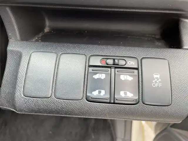 ホンダ ステップワゴン スパーダ Z HDDナビED 大阪府 2011(平23)年 14.7万km プレミアムホワイトパール ”(株)IDOMが運営する【じしゃロン堺店】の自社ローン専用車両になります。/こちらは現金またはオートローンご利用時の価格です。自社ローンご希望の方は別途その旨お申付け下さい”