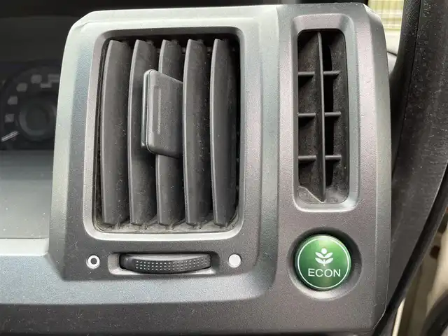 ホンダ ステップワゴン スパーダ Z HDDナビED 大阪府 2011(平23)年 14.7万km プレミアムホワイトパール ”(株)IDOMが運営する【じしゃロン堺店】の自社ローン専用車両になります。/こちらは現金またはオートローンご利用時の価格です。自社ローンご希望の方は別途その旨お申付け下さい”