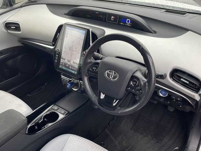 トヨタ プリウス ＰＨＶ A ナビパッケージ 青森県 2019(令1)年 18万km ホワイトパールクリスタルシャイン 4WD/寒冷地仕様/純正ナビ・フルセグTV/Bluetooth・USB・AUX/パノラミックビューモニター/運転席パワーシート/前席シートヒーター/ステアリングヒーター/ヘッドアップディスプレイ/セーフティセンス/プリクラッシュセーフティ/レーダークルーズコントロール/レーンディパーチャーアラート/アダプティブハイビーム/ブラインドスポットモニター/シンプルインテリジェントパーキングアシスト/AC100V1500W/ビルトインETC2.0/LEDヘッドライト/LEDフォグランプ/LEDリアフォグランプ/TRDフロントスポイラー