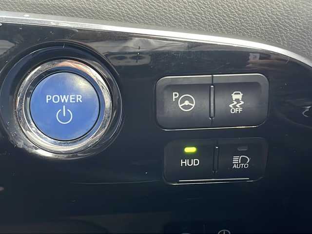 トヨタ プリウス ＰＨＶ A ナビパッケージ 青森県 2019(令1)年 18万km ホワイトパールクリスタルシャイン 4WD/寒冷地仕様/純正ナビ・フルセグTV/Bluetooth・USB・AUX/パノラミックビューモニター/運転席パワーシート/前席シートヒーター/ステアリングヒーター/ヘッドアップディスプレイ/セーフティセンス/プリクラッシュセーフティ/レーダークルーズコントロール/レーンディパーチャーアラート/アダプティブハイビーム/ブラインドスポットモニター/シンプルインテリジェントパーキングアシスト/AC100V1500W/ビルトインETC2.0/LEDヘッドライト/LEDフォグランプ/LEDリアフォグランプ/TRDフロントスポイラー