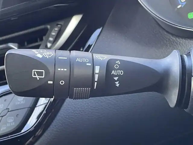 トヨタ Ｃ－ＨＲ G モード ネロ セーフティプラス 島根県 2021(令3)年 7.3万km ホワイトパールクリスタルシャイン 登録時走行距離72753Km/ワンオーナー/取扱い説明書（車/ナビ)/純正ナビ(AM/FM/Bluetooth）/追従型クルーズコントロール/全周囲カメラ/ハーフレザー/シートヒーター/純正フロアマット/コーナーセンサー/横滑り防止装置/レーンアシスト/三眼LEDライト/ビルドインETC/純正アルミ１８インチ