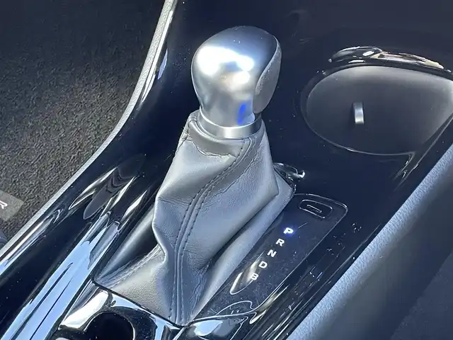 トヨタ Ｃ－ＨＲ G モード ネロ セーフティプラス 島根県 2021(令3)年 7.3万km ホワイトパールクリスタルシャイン 登録時走行距離72753Km/ワンオーナー/取扱い説明書（車/ナビ)/純正ナビ(AM/FM/Bluetooth）/追従型クルーズコントロール/全周囲カメラ/ハーフレザー/シートヒーター/純正フロアマット/コーナーセンサー/横滑り防止装置/レーンアシスト/三眼LEDライト/ビルドインETC/純正アルミ１８インチ