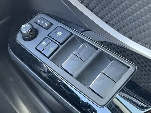 トヨタ Ｃ－ＨＲ G モード ネロ セーフティプラス 島根県 2021(令3)年 7.3万km ホワイトパールクリスタルシャイン 登録時走行距離72753Km/ワンオーナー/取扱い説明書（車/ナビ)/純正ナビ(AM/FM/Bluetooth）/追従型クルーズコントロール/全周囲カメラ/ハーフレザー/シートヒーター/純正フロアマット/コーナーセンサー/横滑り防止装置/レーンアシスト/三眼LEDライト/ビルドインETC/純正アルミ１８インチ