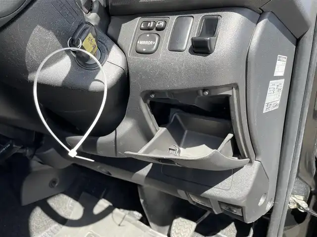 トヨタ ハイエース GL 佐賀県 2012(平24)年 15.7万km ブラックマイカ GLロング10人乗り/純正HDDナビゲーション/・フルセグTV/CD/DVD/SD/Bluetooth/フリップダウンモニター/ETC/100V電源/後席エアコン(温度調整無し)/ISOFIX対応/純正15インチアルミホイール/キセノンヘッドライト/純正フォグランプ/純正フロアマット/ドアバイザ―