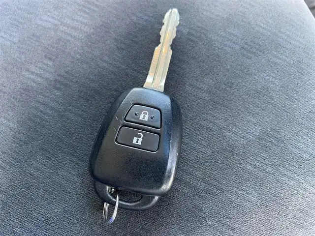 トヨタ ハイエース GL 佐賀県 2012(平24)年 15.7万km ブラックマイカ GLロング10人乗り/純正HDDナビゲーション/・フルセグTV/CD/DVD/SD/Bluetooth/フリップダウンモニター/ETC/100V電源/後席エアコン(温度調整無し)/ISOFIX対応/純正15インチアルミホイール/キセノンヘッドライト/純正フォグランプ/純正フロアマット/ドアバイザ―