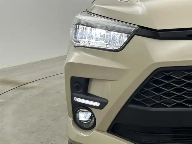 トヨタ ライズ Z 岡山県 2020(令2)年 5.6万km ナチュラルベージュマイカM 純正８インチナビ/【Bluetooth/フルセグTV/CD/DVD/HDMI】/型番:NSZT-Y68T/パノラミックビューモニター/前席シートヒーター/ドライブレコーダー前後/レーダークルーズコントロール/プリクラッシュセーフティ/オートハイビーム　/ＬＥＤヘッドライト　/純正フロアマット/純正17インチアルミホイール/アイドリングストップ/プッシュスタート/スマートキー×2/ナビ取扱説明書