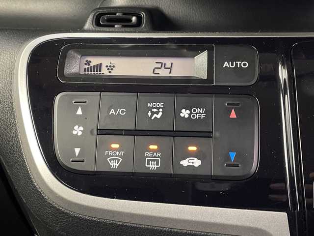 ホンダ Ｎ ＢＯＸ カスタム SSパッケージ 埼玉県 2014(平26)年 4.4万km ポリッシュドメタルメタリック 純正SDナビ/　（FM/AM/BT/iPod/AUX/CD/DVD）/バックカメラ/両側パワースライドドア/シティブレーキアクティブシステム/フルセグテレビ/ETC/プッシュスタート/オートHIDヘッドライト/純正フロアマット