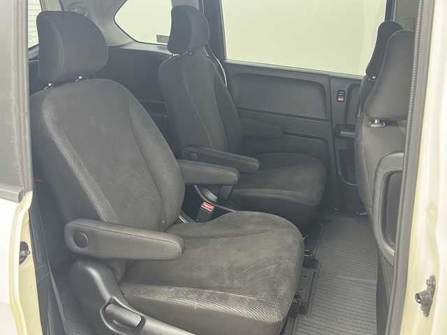 ホンダ フリード G ジャストセレクション 大阪府 2011(平23)年 13万km プレミアムホワイトパール 社外HDDナビ/【フルセグTV/CD/FM/AM/USB】/片側パワースライドドア/片側スライドドア/クルーズコントロール/バックカメラ/ハロゲンヘッドライト/スマートキー