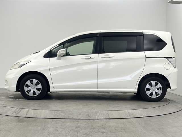 ホンダ フリード G ジャストセレクション 大阪府 2011(平23)年 13万km プレミアムホワイトパール 社外HDDナビ/【フルセグTV/CD/FM/AM/USB】/片側パワースライドドア/片側スライドドア/クルーズコントロール/バックカメラ/ハロゲンヘッドライト/スマートキー