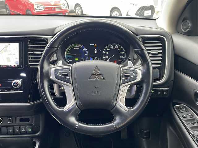 三菱 アウトランダー ＰＨＥＶ G 秋田県 2020(令2)年 9.4万km アメジストブラック SDナビ　GCX７７９W/CD　DVD　Bluetooth　DTV　SD　ラジオ/全周囲カメラ/ETC/LDW（車線逸脱警報）/アダプティブ・クルーズ・コントロール/衝突軽減ブレーキサポート/パワーバックドア/前席パワーシート/前席シートヒーター/ハーフレザーシート/ハイビームアシスト/オートライト/フォグランプ/ハンドルヒーター/BSM（ブラインドスポットモニター）/純正AWサマータイヤ積み込み