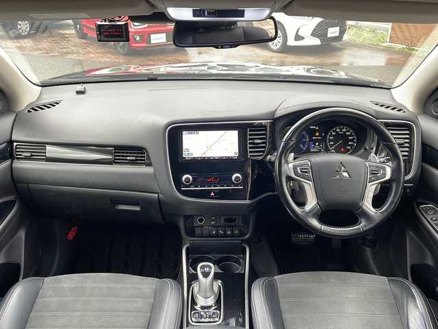 三菱 アウトランダー ＰＨＥＶ G 秋田県 2020(令2)年 9.4万km アメジストブラック SDナビ　GCX７７９W/CD　DVD　Bluetooth　DTV　SD　ラジオ/全周囲カメラ/ETC/LDW（車線逸脱警報）/アダプティブ・クルーズ・コントロール/衝突軽減ブレーキサポート/パワーバックドア/前席パワーシート/前席シートヒーター/ハーフレザーシート/ハイビームアシスト/オートライト/フォグランプ/ハンドルヒーター/BSM（ブラインドスポットモニター）/純正AWサマータイヤ積み込み