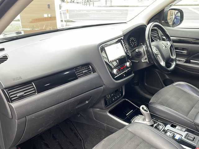 三菱 アウトランダー ＰＨＥＶ G 秋田県 2020(令2)年 9.4万km アメジストブラック SDナビ　GCX７７９W/CD　DVD　Bluetooth　DTV　SD　ラジオ/全周囲カメラ/ETC/LDW（車線逸脱警報）/アダプティブ・クルーズ・コントロール/衝突軽減ブレーキサポート/パワーバックドア/前席パワーシート/前席シートヒーター/ハーフレザーシート/ハイビームアシスト/オートライト/フォグランプ/ハンドルヒーター/BSM（ブラインドスポットモニター）/純正AWサマータイヤ積み込み