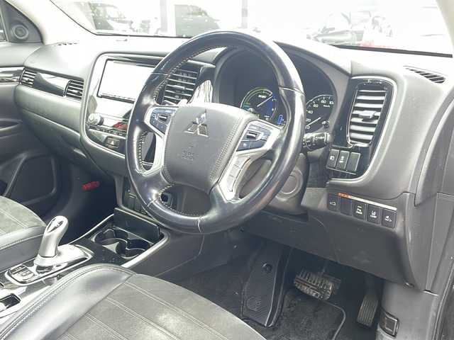 三菱 アウトランダー ＰＨＥＶ G 秋田県 2020(令2)年 9.4万km アメジストブラック SDナビ　GCX７７９W/CD　DVD　Bluetooth　DTV　SD　ラジオ/全周囲カメラ/ETC/LDW（車線逸脱警報）/アダプティブ・クルーズ・コントロール/衝突軽減ブレーキサポート/パワーバックドア/前席パワーシート/前席シートヒーター/ハーフレザーシート/ハイビームアシスト/オートライト/フォグランプ/ハンドルヒーター/BSM（ブラインドスポットモニター）/純正AWサマータイヤ積み込み