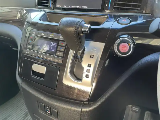 日産 エルグランド 250ハイウェイスター 道央・札幌 2014(平26)年 13万km ブリリアントホワイトパール (株)IDOMが運営する【じしゃロン札幌豊平店】の自社ローン対象車両になります。こちらは現金ご利用時の価格です。/自社ローンご希望の方は別途その旨お申付け下さい。/プッシュスタート/純正ナビ・フルセグTV/バックカメラ/純正フリップダウンモニター/左側パワースライドドア/ETC