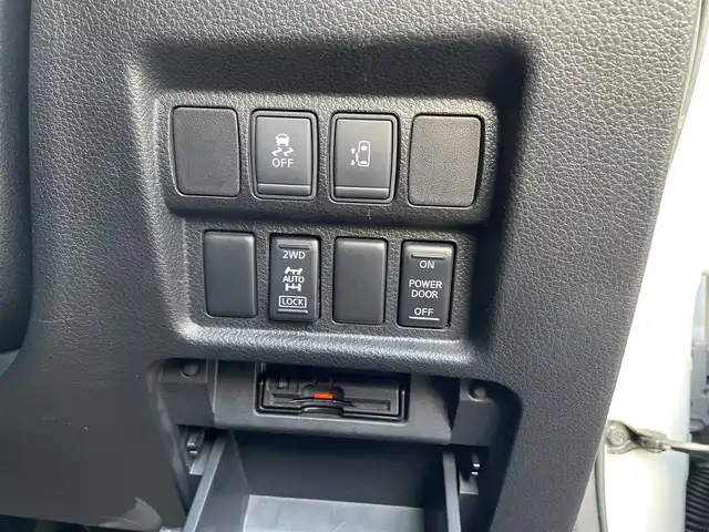 日産 エルグランド 250ハイウェイスター 道央・札幌 2014(平26)年 13万km ブリリアントホワイトパール (株)IDOMが運営する【じしゃロン札幌豊平店】の自社ローン対象車両になります。こちらは現金ご利用時の価格です。/自社ローンご希望の方は別途その旨お申付け下さい。/プッシュスタート/純正ナビ・フルセグTV/バックカメラ/純正フリップダウンモニター/左側パワースライドドア/ETC