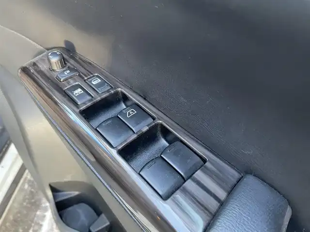 日産 エルグランド 250ハイウェイスター 道央・札幌 2014(平26)年 13万km ブリリアントホワイトパール (株)IDOMが運営する【じしゃロン札幌豊平店】の自社ローン対象車両になります。こちらは現金ご利用時の価格です。/自社ローンご希望の方は別途その旨お申付け下さい。/プッシュスタート/純正ナビ・フルセグTV/バックカメラ/純正フリップダウンモニター/左側パワースライドドア/ETC