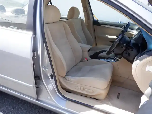 ホンダ インスパイア 30TL 静岡県 2003(平15)年 6.6万km サテンシルバーメタリック 走行65865キロ（登録時）/カードキー/前席パワーシート/純正CDオーディオ/HIDヘッドライト/フォグランプ/純正16インチアルミ/クルーズコントロール/純正フロアマット/純正ドアバイザー/スペアキー/オートエアコン/取説あり